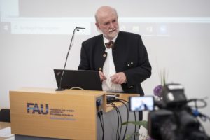 Virtuelle Staatsexamensfeier 2020/21 (Bild: Prof. Dr. Winfried Neuhuber)